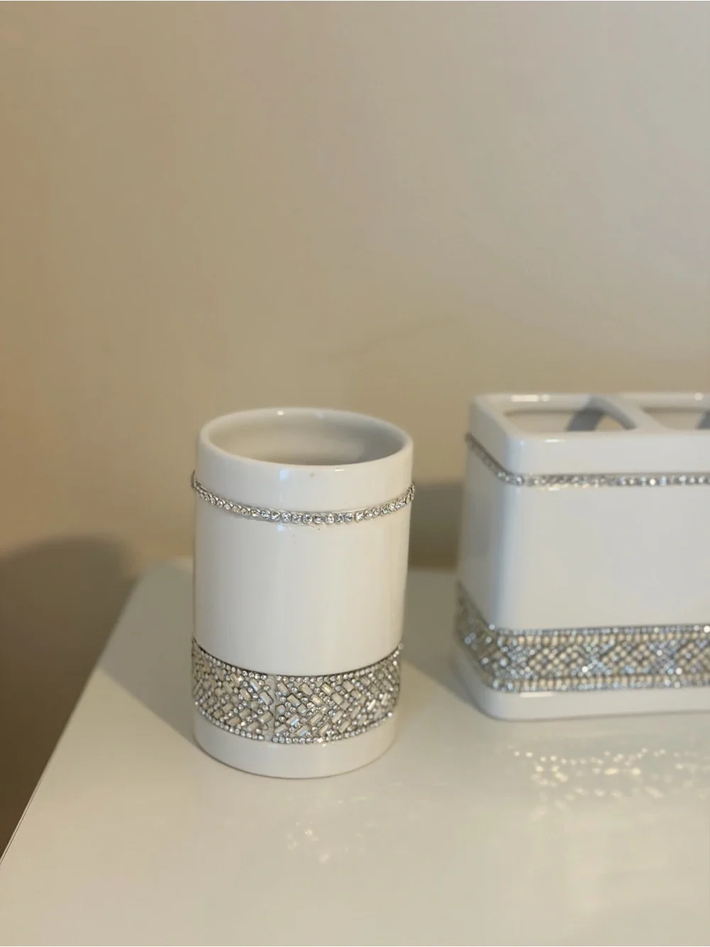 White/Silver Ceramic Rhinestone Glossy Freestanding 3pc Bathroom Accessory Set